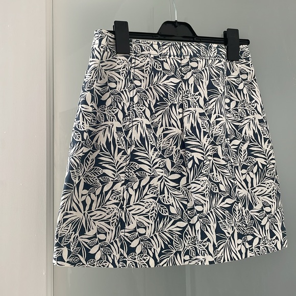 Loft blue and white print a-line short skirt - Picture 2 of 5